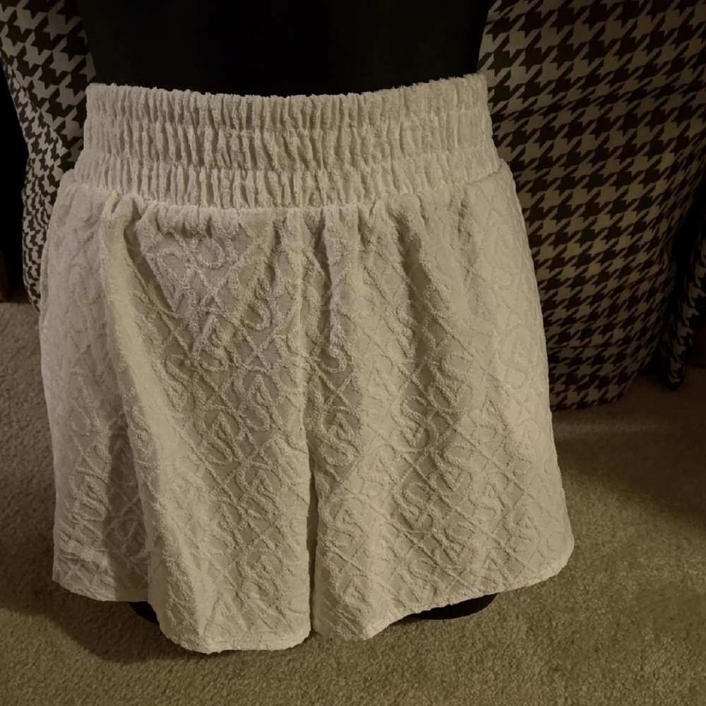VS Textured Off White 3-Pocket Shorts
